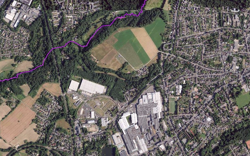 Luftbild aus Geoportal mit der Fläche Buschfeld und angrenzenden Wohn- und Gewerbegebieten